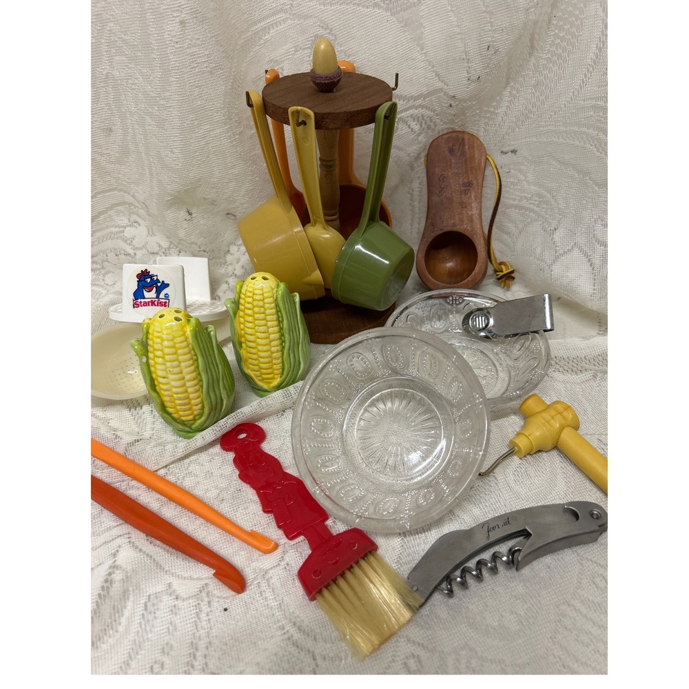 Vintage Kitchen Lot StarKist Tuna Corn S&P Shakers Measuring Cups Retro Kitschy